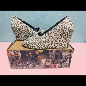 Toms Wedges Size 7.5
